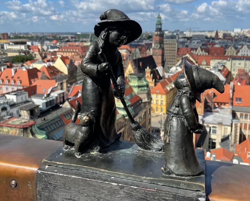 Appartamento Rynek Pod Fredra Breslavia Esterno foto